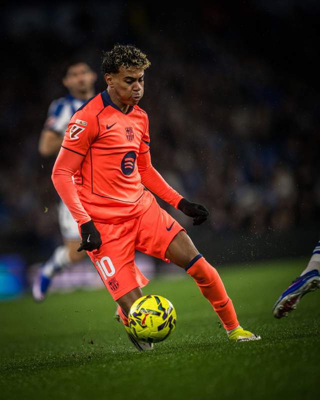 奥客网站-1-2！亚马尔助攻难救主，巴萨9连胜戛然而止，皇马重燃希望